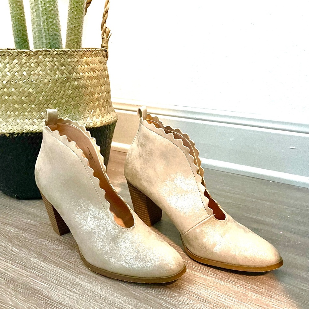 Vintage Gold Scalloped Edge Booties